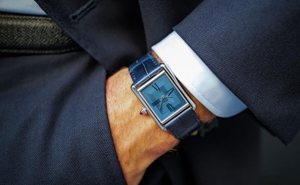卡地亞歐洲限量版鉑金腕表，將時尚戴在腕間